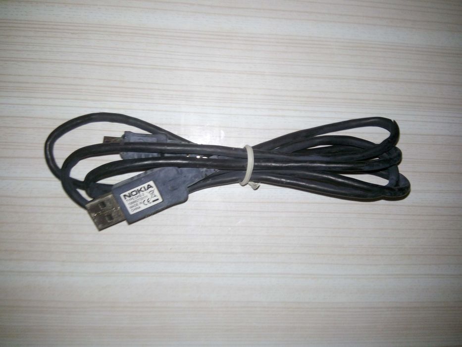 ЛОТ: різні перехідники, кабелі, конектори.