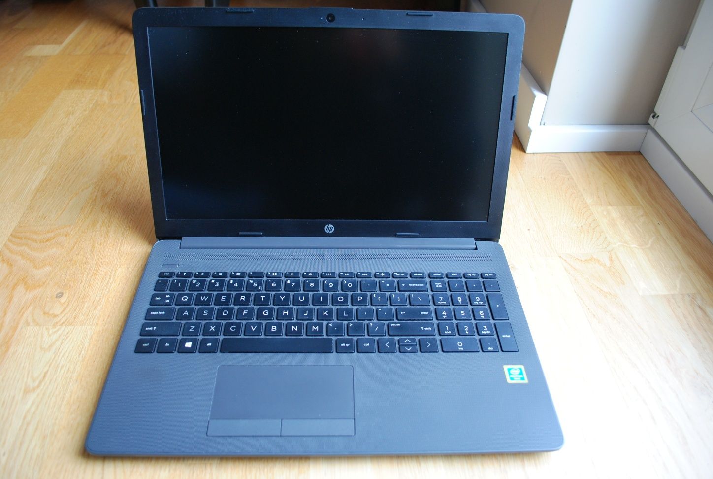 Laptop notebook HP 250 G7 (6MQ34EA) 8 GM RAM 256 GB SSD