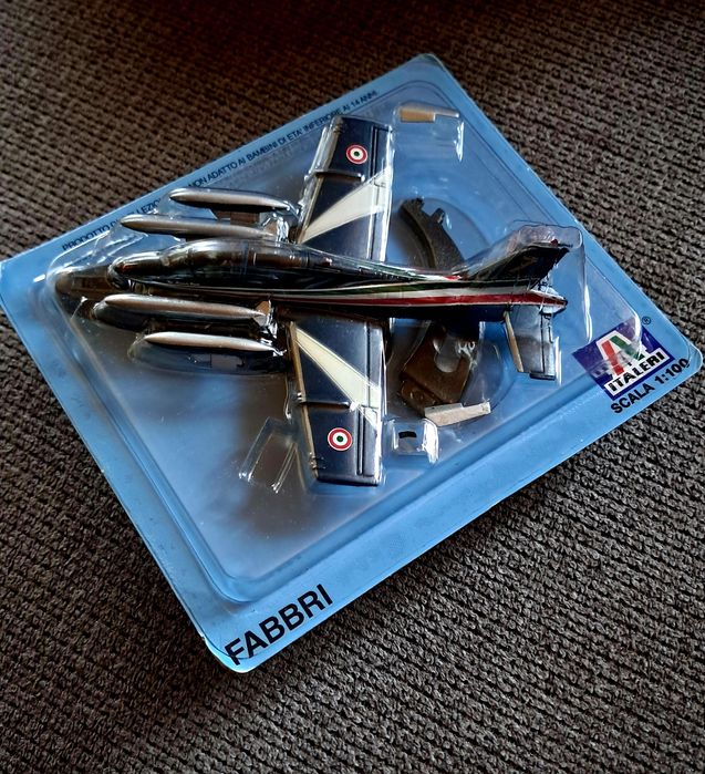 Avião Militar Aermacchi MB-339