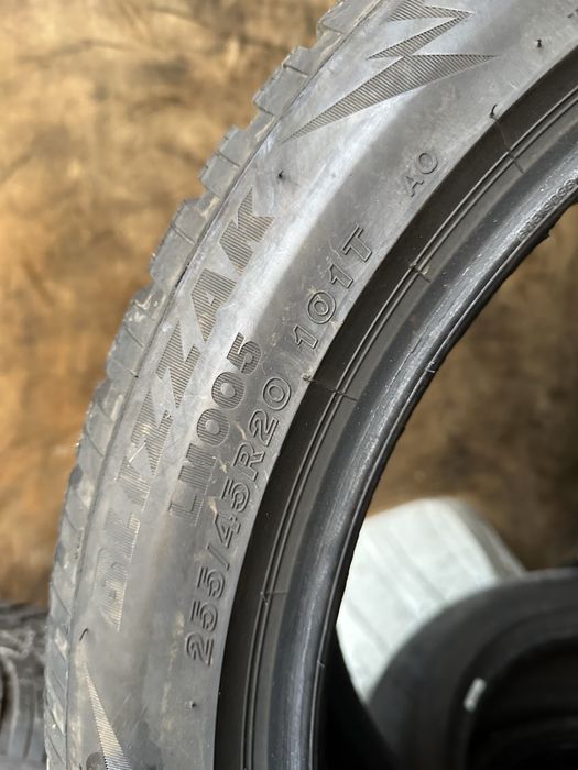 Резина 255/45/20 Bridgestone R20 пара зима 90% 2022