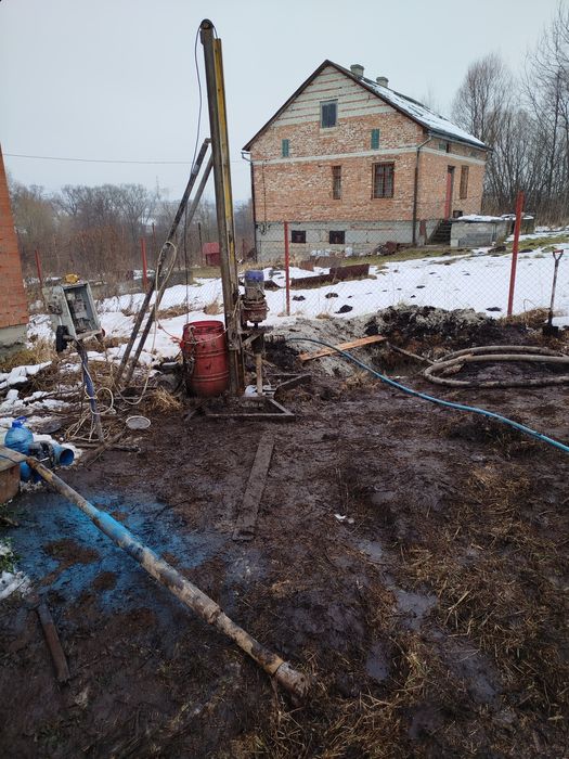 Буріння свердловин на воду (Скважин)