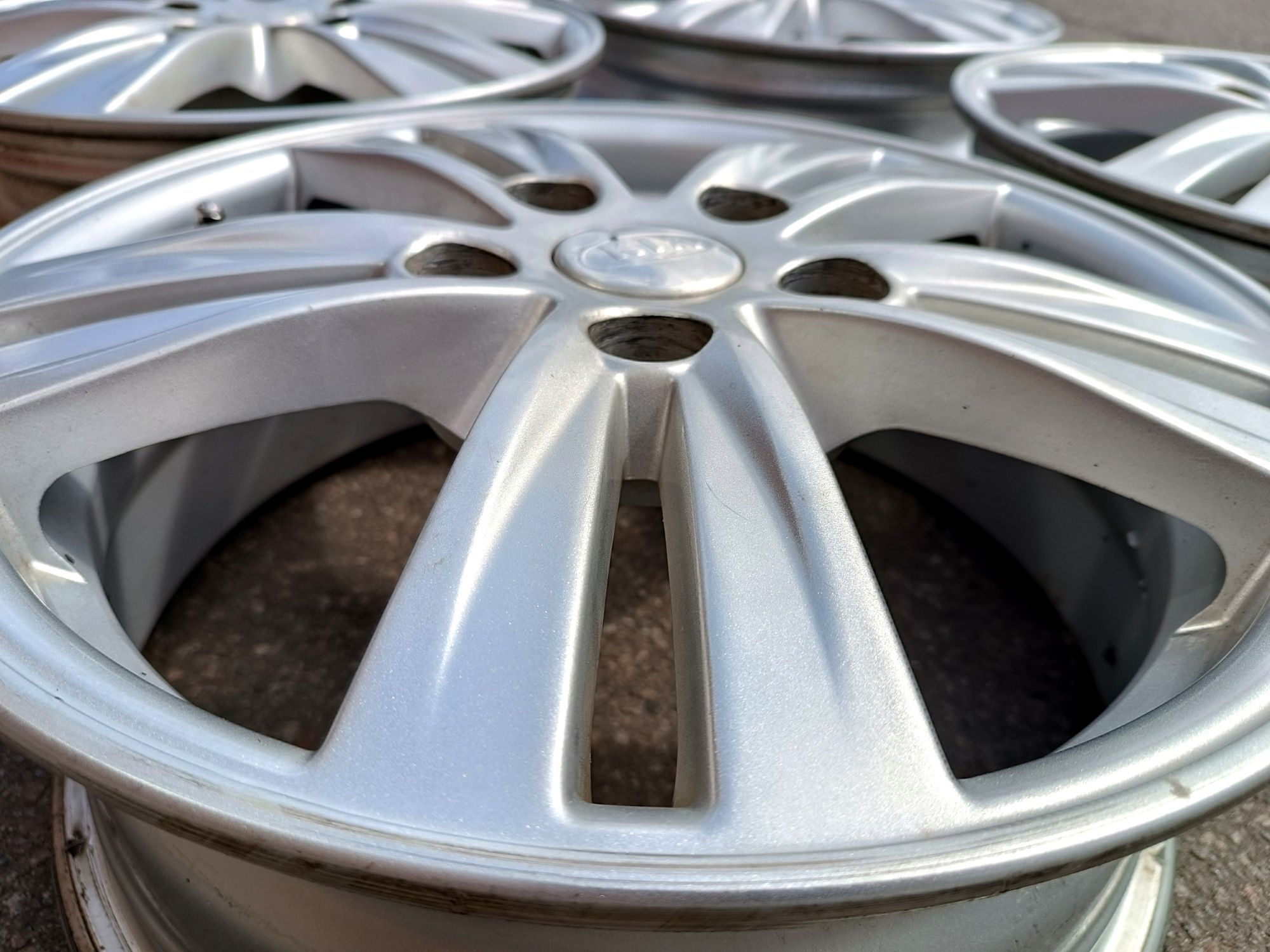 Диски оригінал KIA R15 5*114.3ЦО 67.1 Кіа Хюндай І30 І20 Elantra Mazda