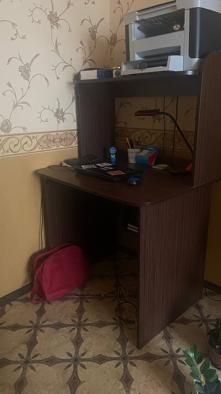 Стіл шкільний офісний,компьютерний
