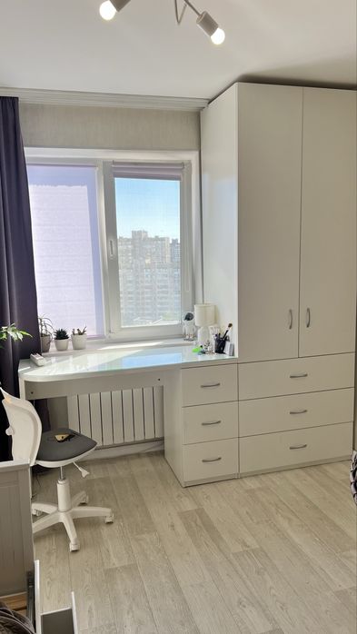 Шафа біла 2600 висока стіл письмовий спальня