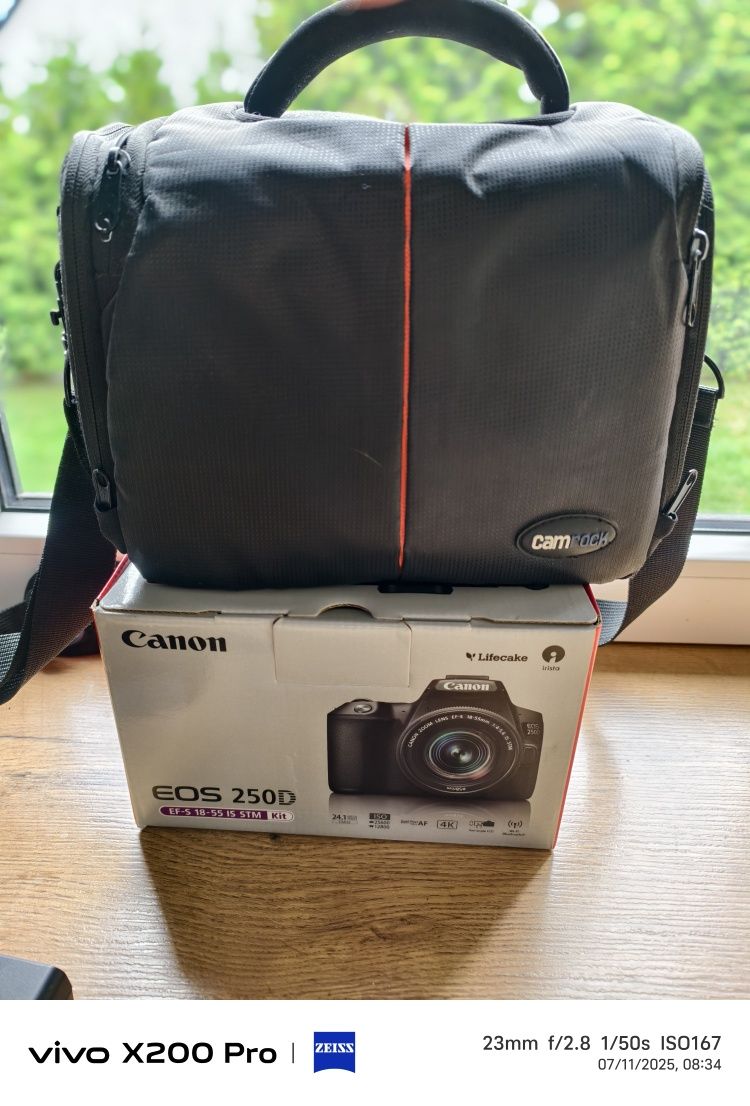 Canon EOS 250D + Obiektyw EF-S 18-55 IS STM + Torba + Statyw – Stan Ba