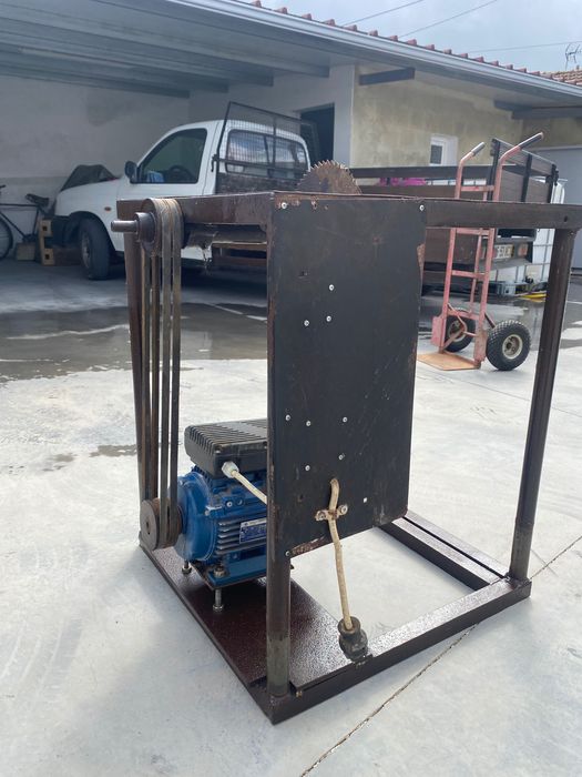 Mesa com Serra Circular