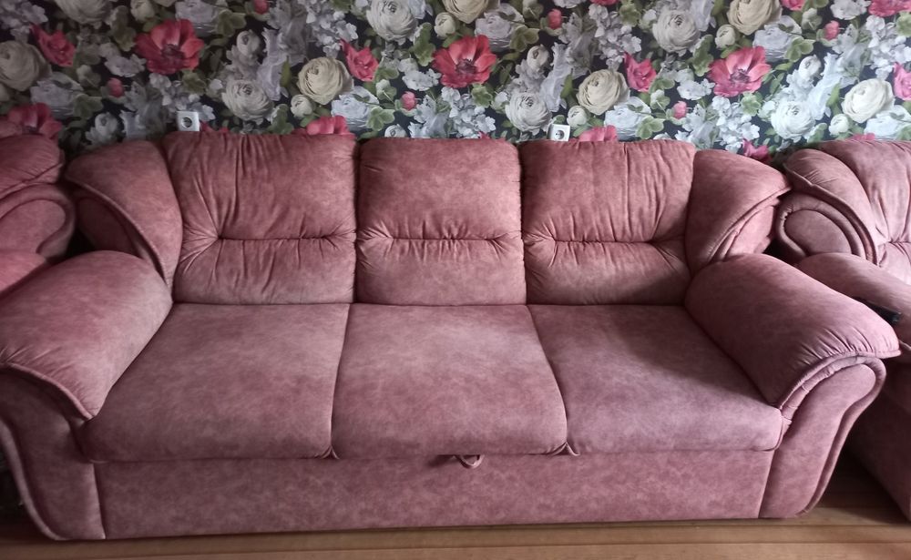 Диван та два крісла