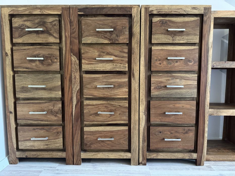 Komody, reagał i konsola