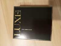 Avon Puder prasowany do twarzy Luxe Light Fair Silk 10 g