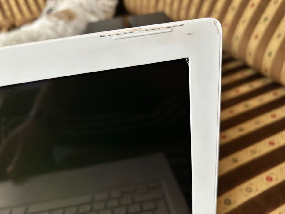 MacBook A1181 13"do renowacji albo na czesczi zamienne