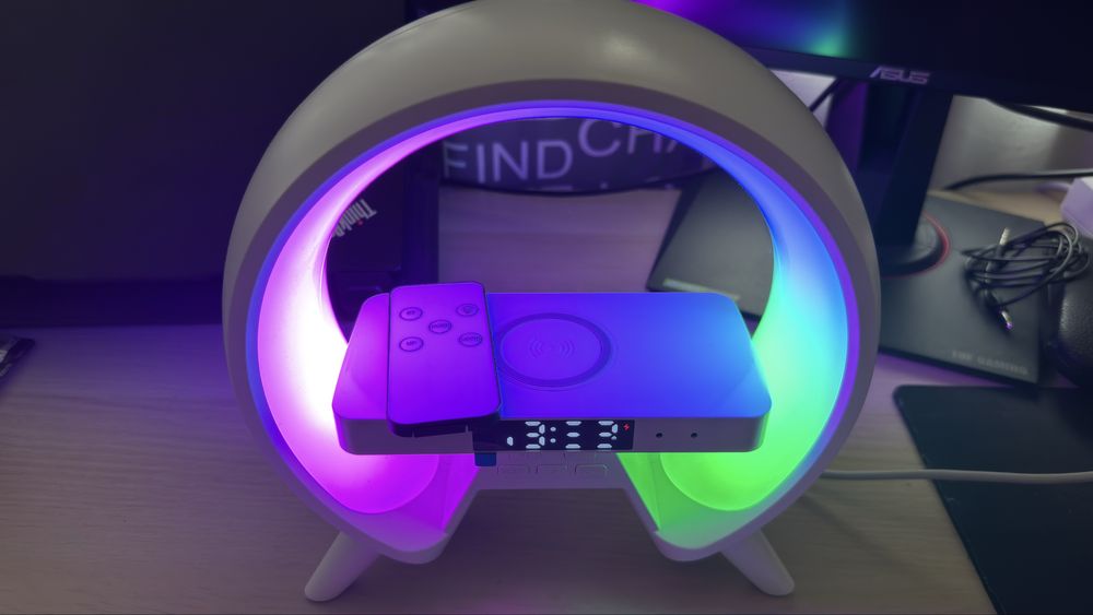 Lampa led  z ładowarką indukcyjną