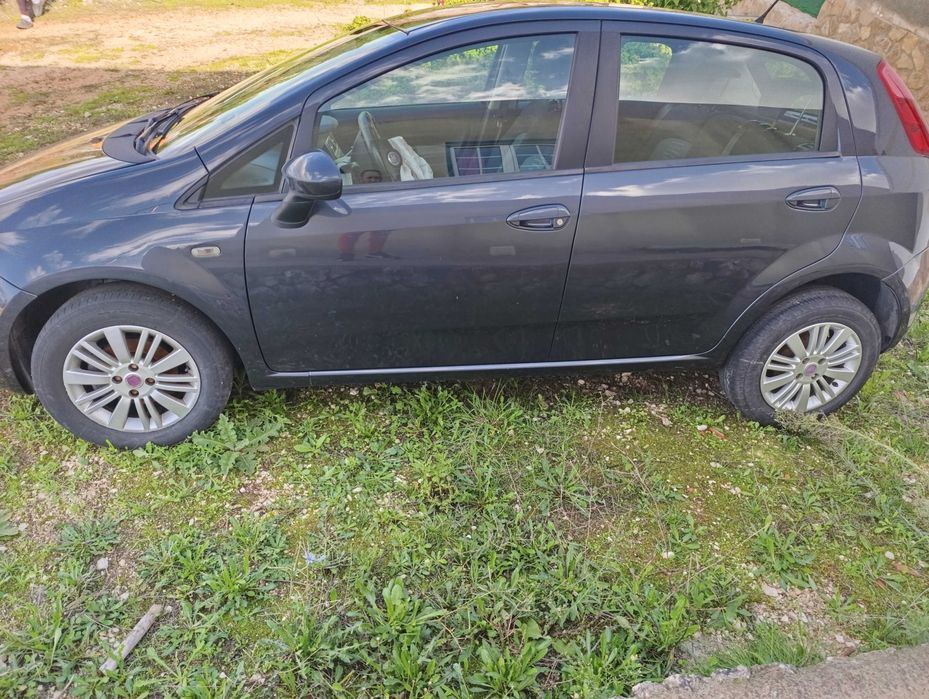 Fiat Punto acidentado venda a peças ou inteiro...