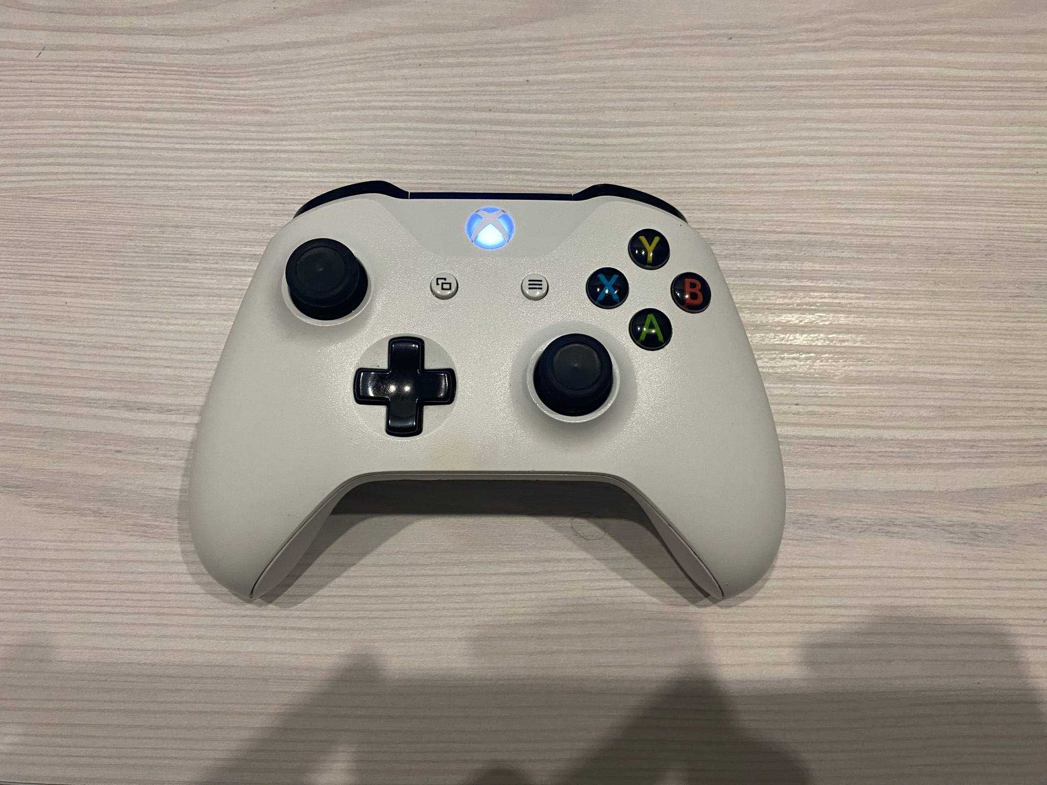Pad do konsoli Xbox One S/X Biały