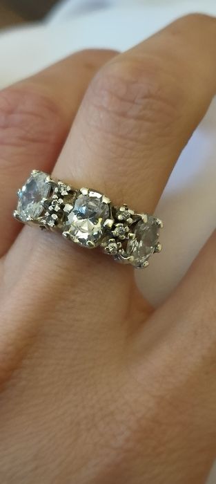 Anel em prata com zircoes