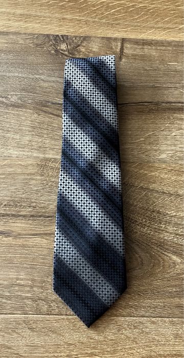 Cztery różne krawaty