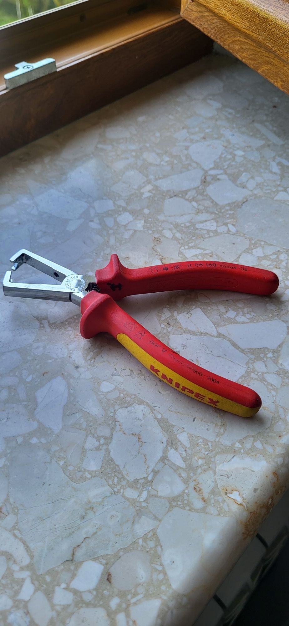 Sciagacz izolacji KNIPEX