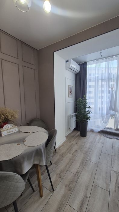 Двокімнатна квартира з кладовкою в ціні! Буча!