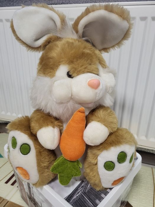 Великий Плюшевий зайчик.