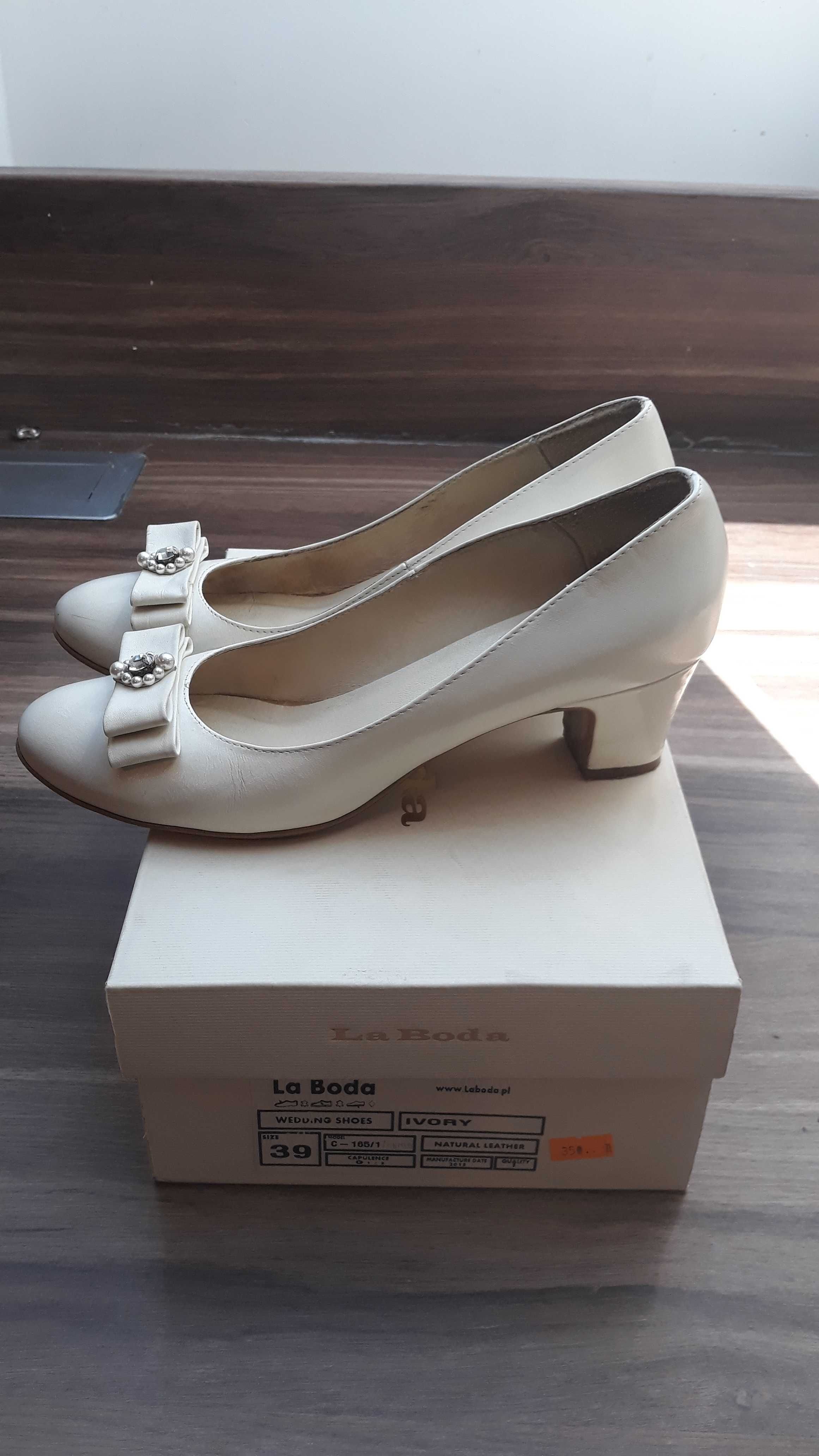 Buty ślubne 39 śmietankowe