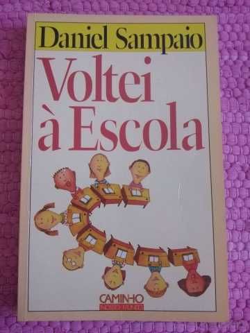 Voltei à Escola.