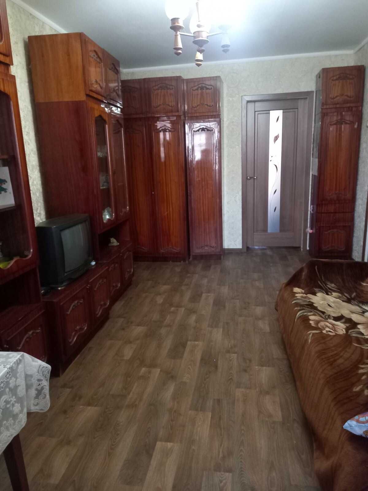 Продам трехкомнатную квартиру на Песках