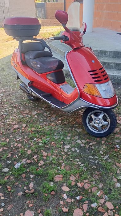 Skuter Piaggio 125 motor