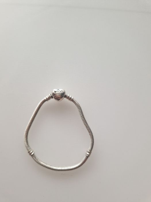 Bransoletka Pandora roz. 18 + charmsy