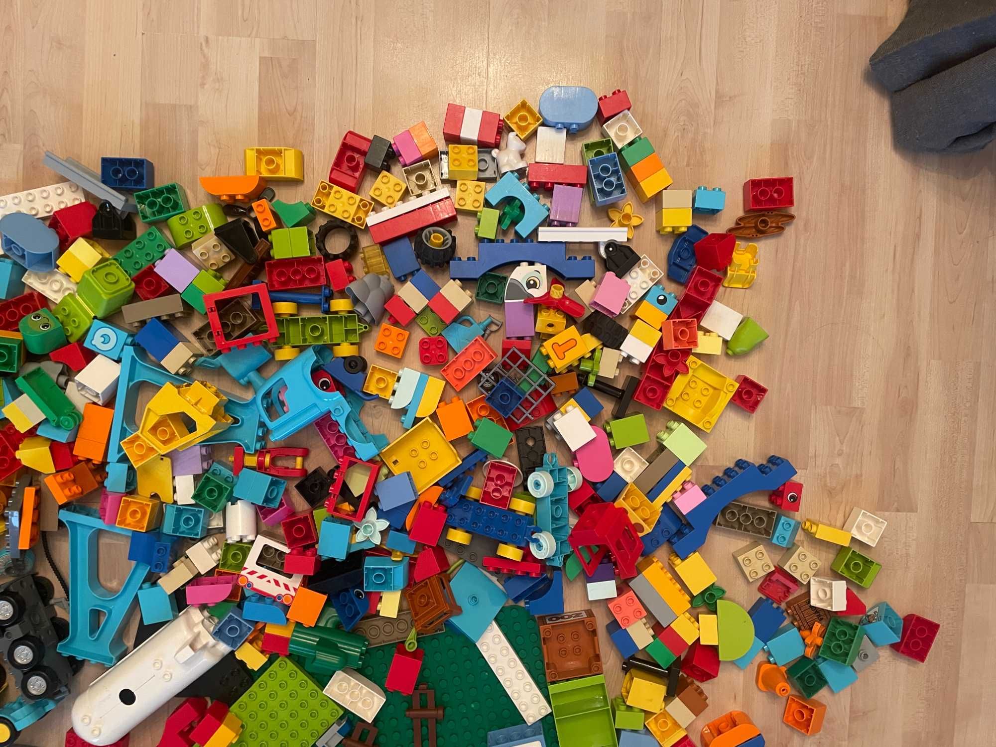 LEGO DUPLO - MIX 8,4 kg, w tym różne zestawy