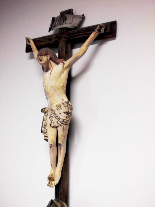 antigo crucifixo Sec. XIX com escultura da Roca Maria Madalena