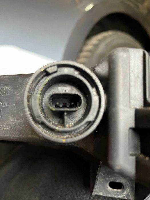 Протитуманна фара на Tesla model 3