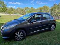 Peugeot 207 em bom estado geral.