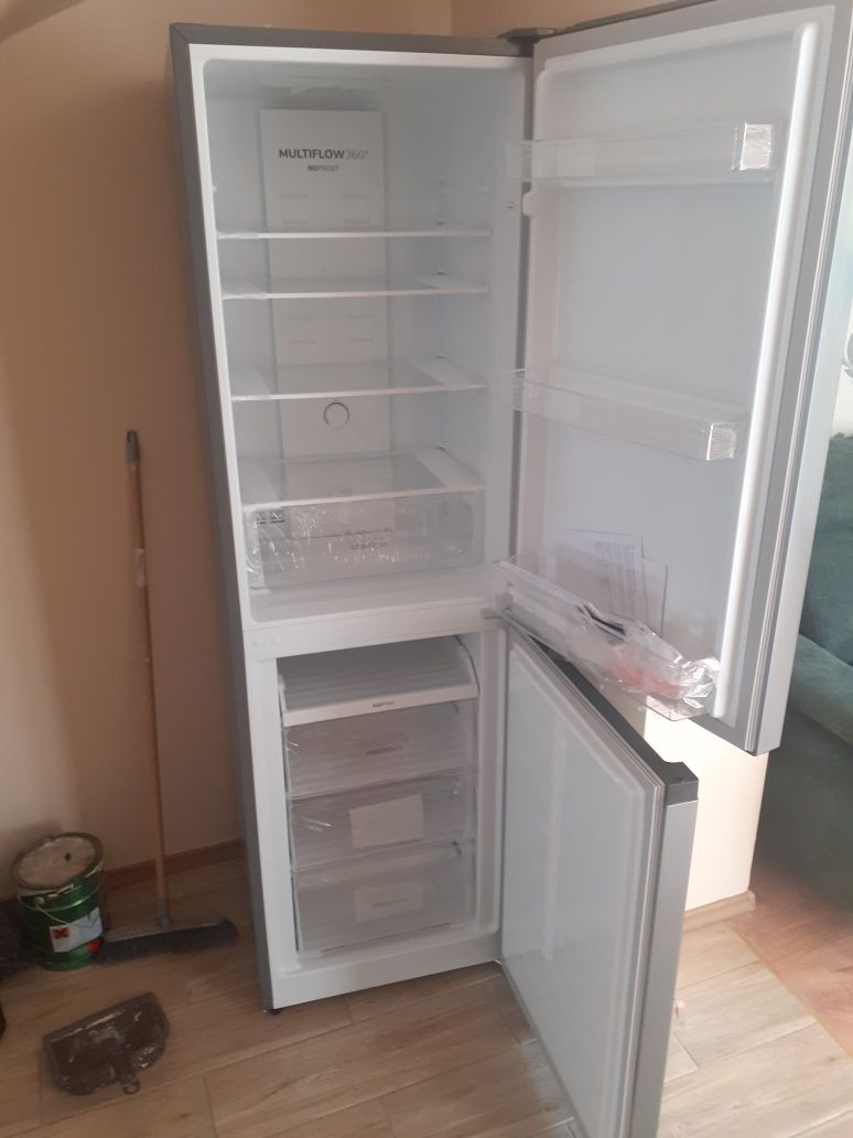 Lodówko zamrażarką beż szronowa
