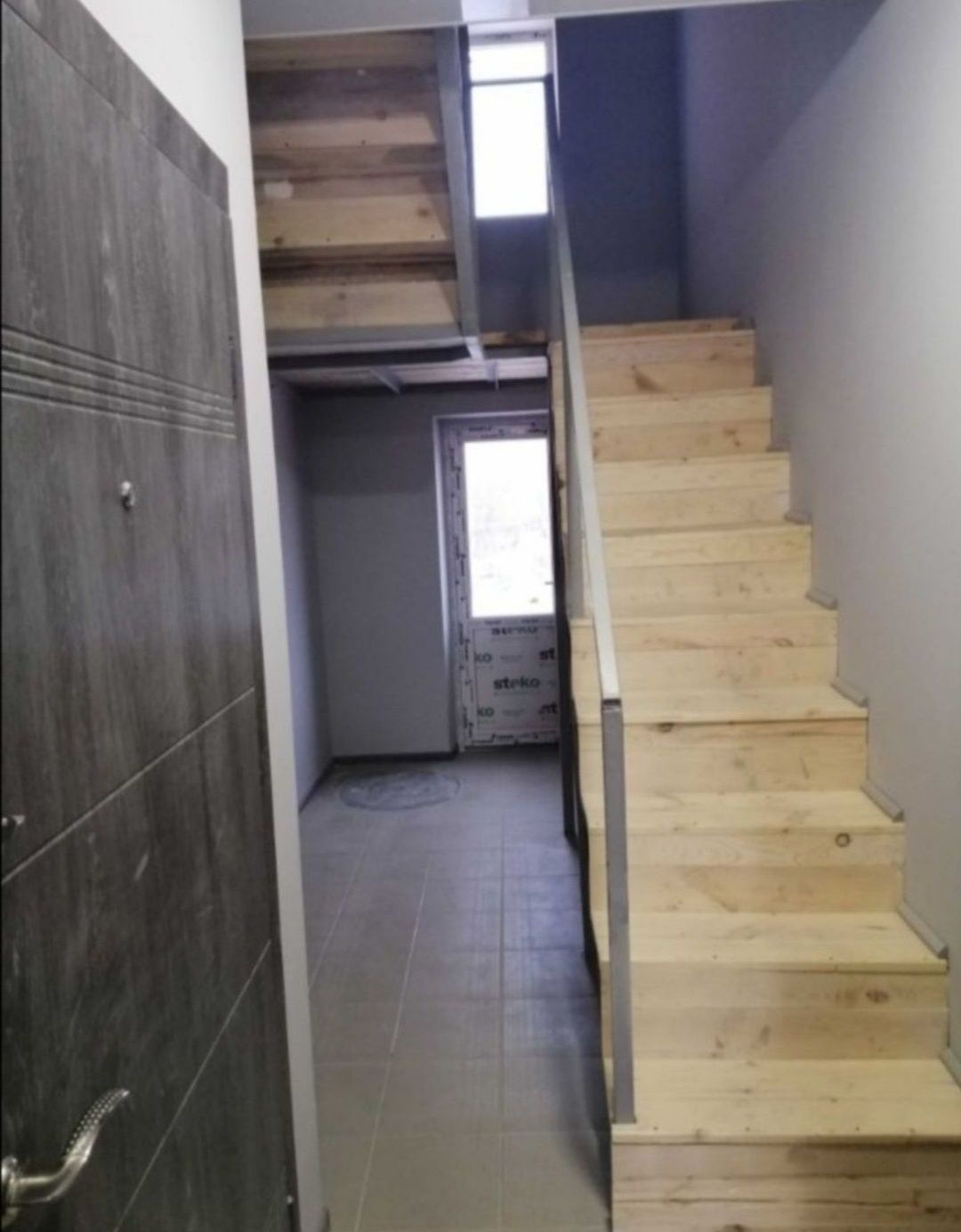 Продам 2 ком. квартиру. Новострой. Коттеджный Городок. Голубое Озеро.