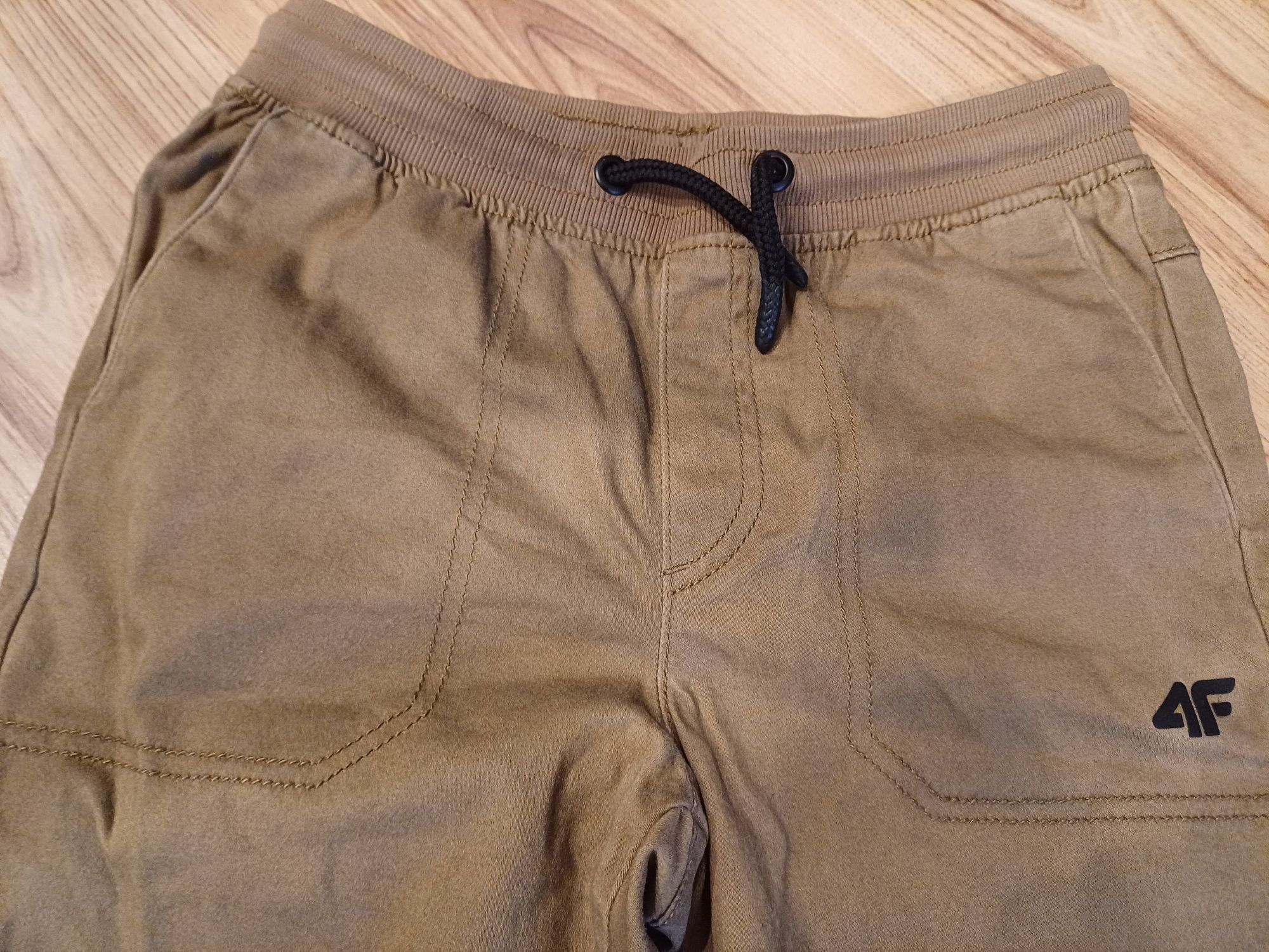 Spodnie materiałowe bawełna, joggery chłopięce 4F, rozmiar 146