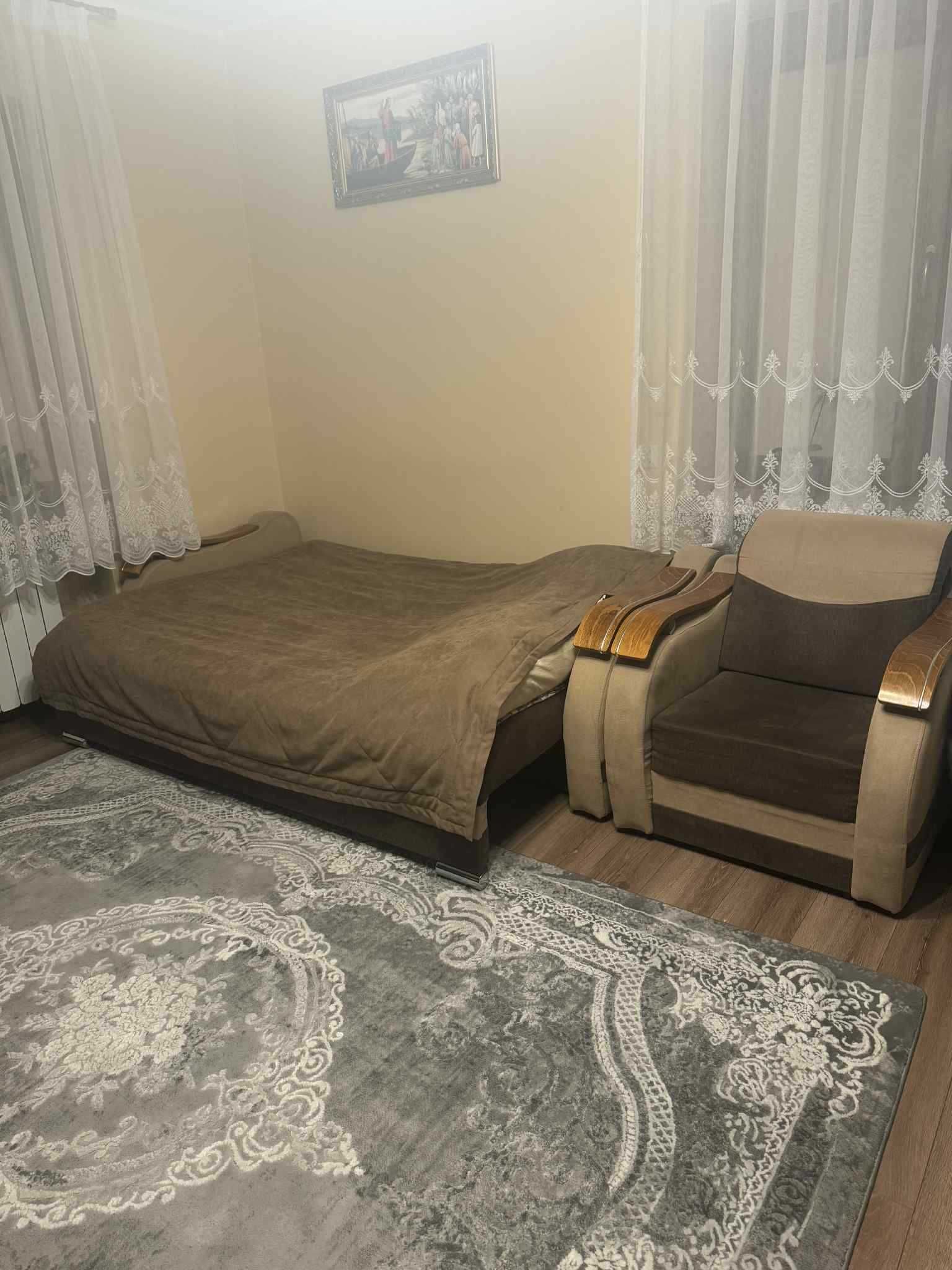 Komplet mebli – kanapa rozkładana, 2 fotele, pufa