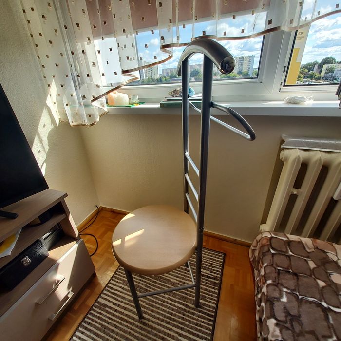 Krzesło wieszak na ubrania