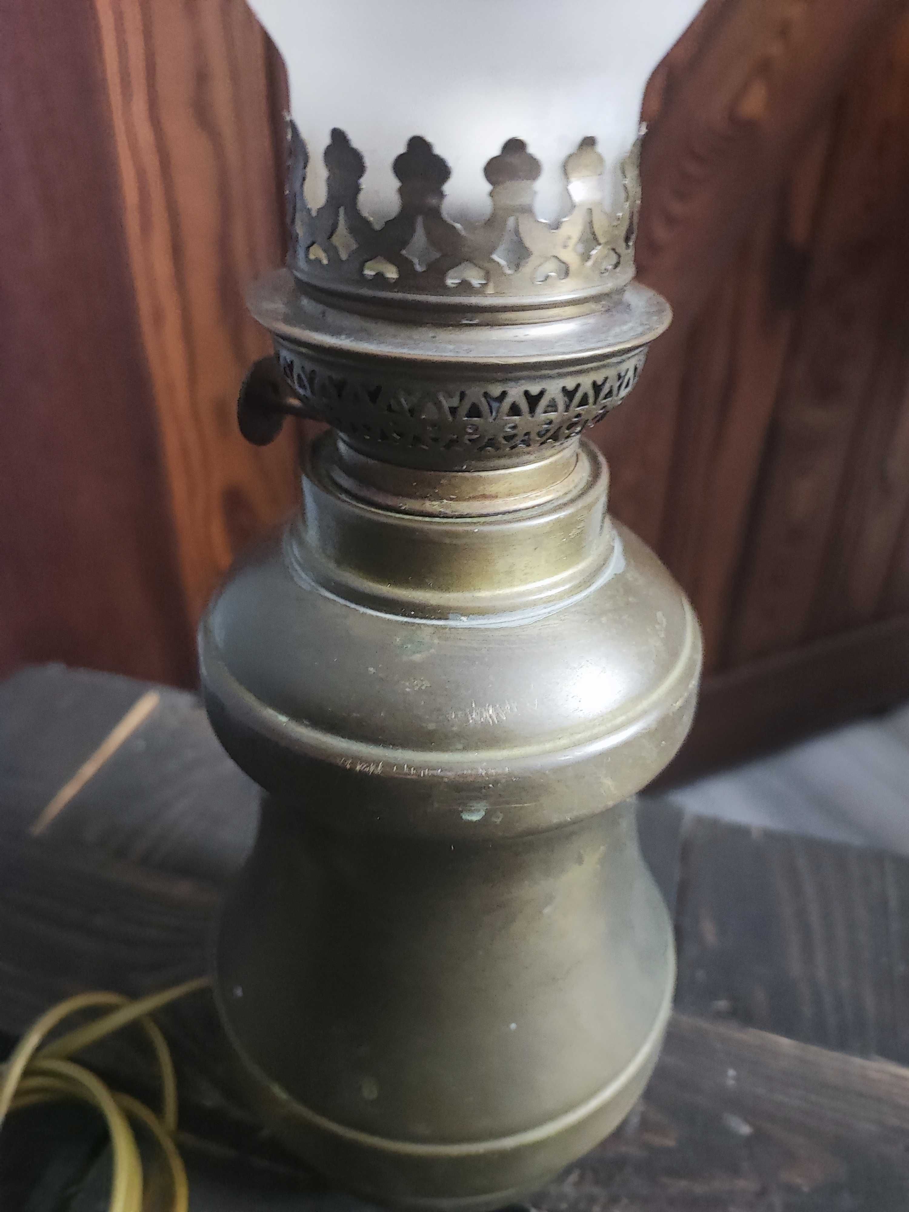 Lampka naftowa metalowa przerobiona na prąd
