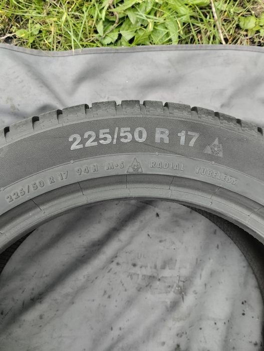 Продам шини 225/50R17
