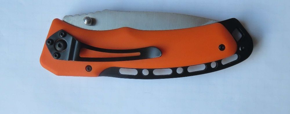 nóż składany folder o oznaczeniu mossy oak pomarańczowy