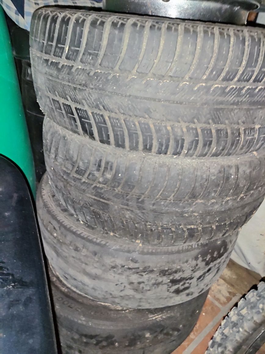 Jantes em ferro com pneus Goodyear 205, 55, R16 - Seat Alhambra