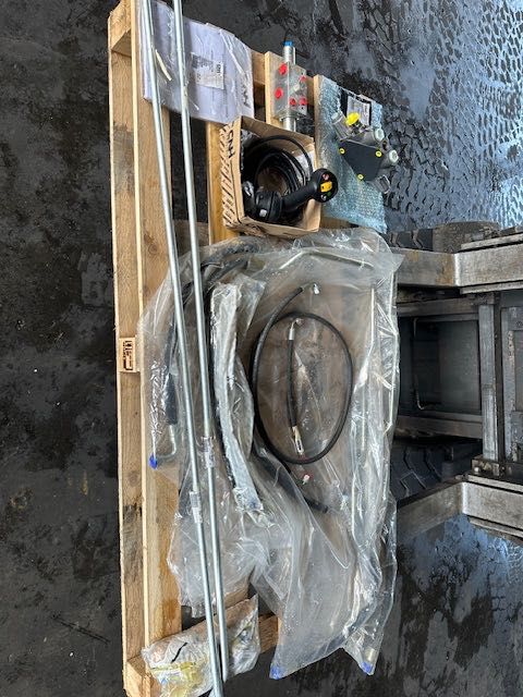 rozdzielacz hydrauliczny z manipulatorem do koparko ładowarki