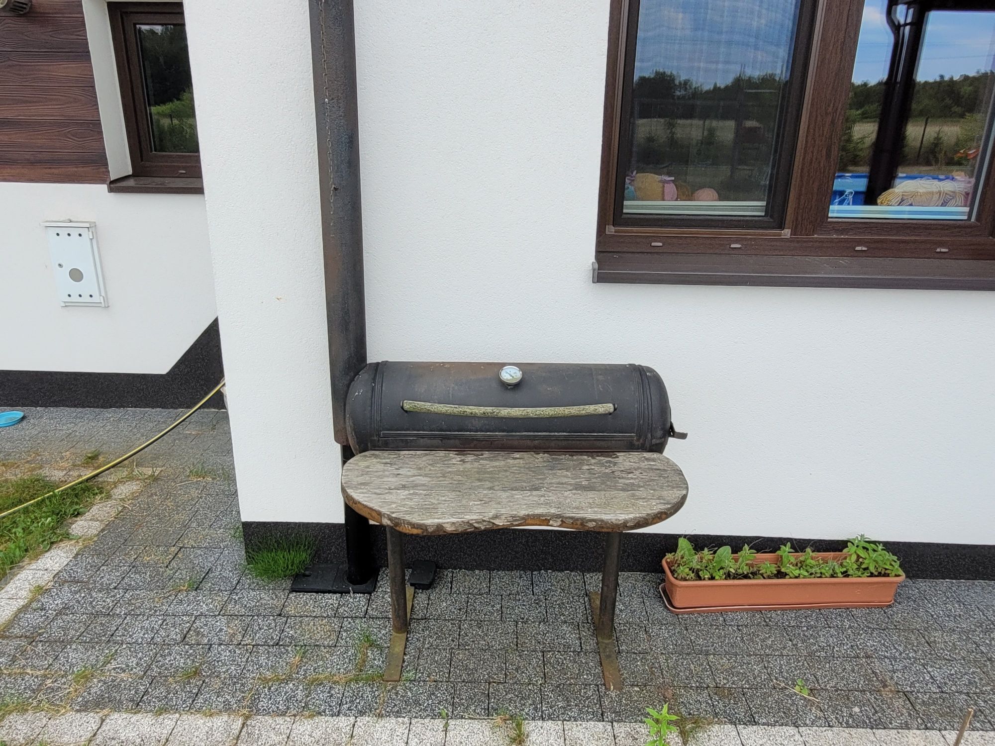Grill ogrodowy - solidny