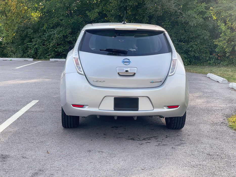 Nissan LEAF      2015