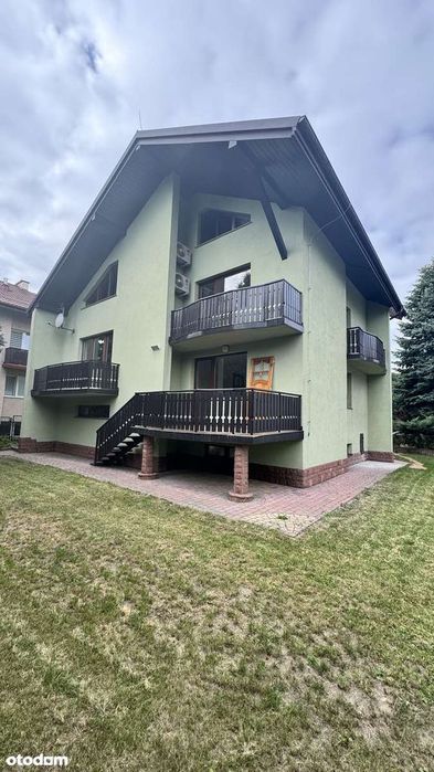 Przestronny dom z garażem w mieście