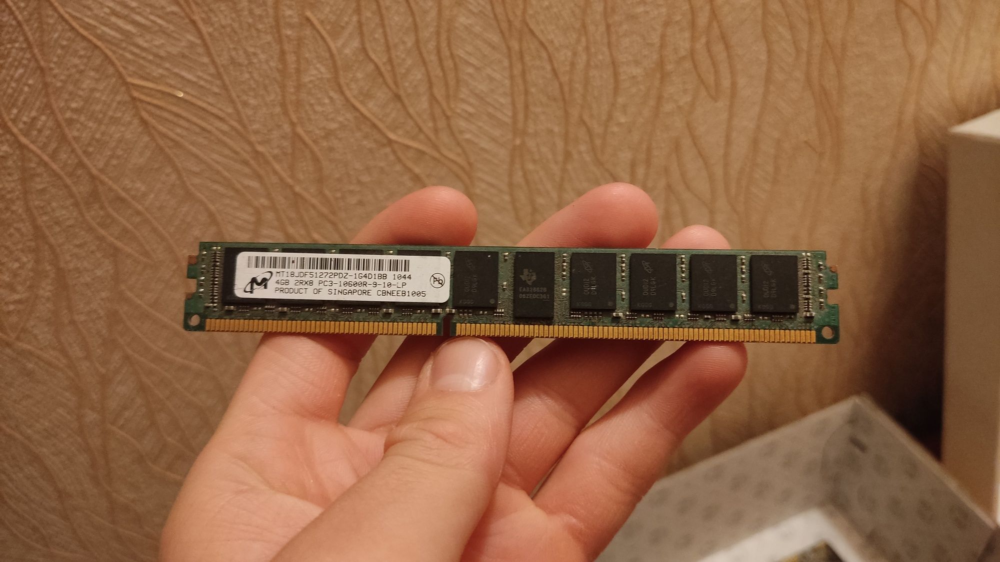 4x4 Серверна оперативна пам'ять Micron 16GB DDR3 2Rx8 PC3-10600R (MT18