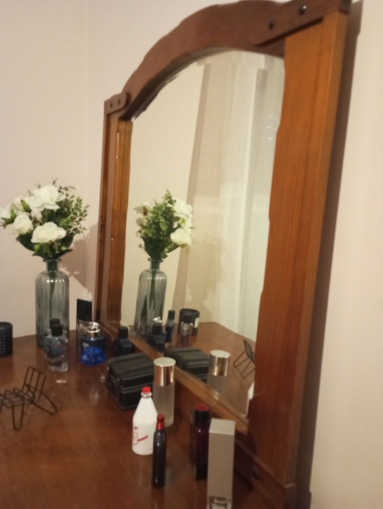 Cómoda para quarto com espelho