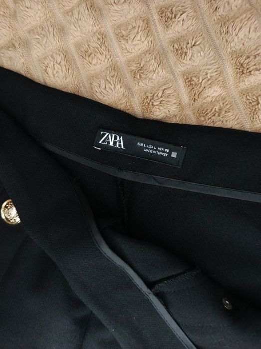 Шорти від Zara, висотка посадка