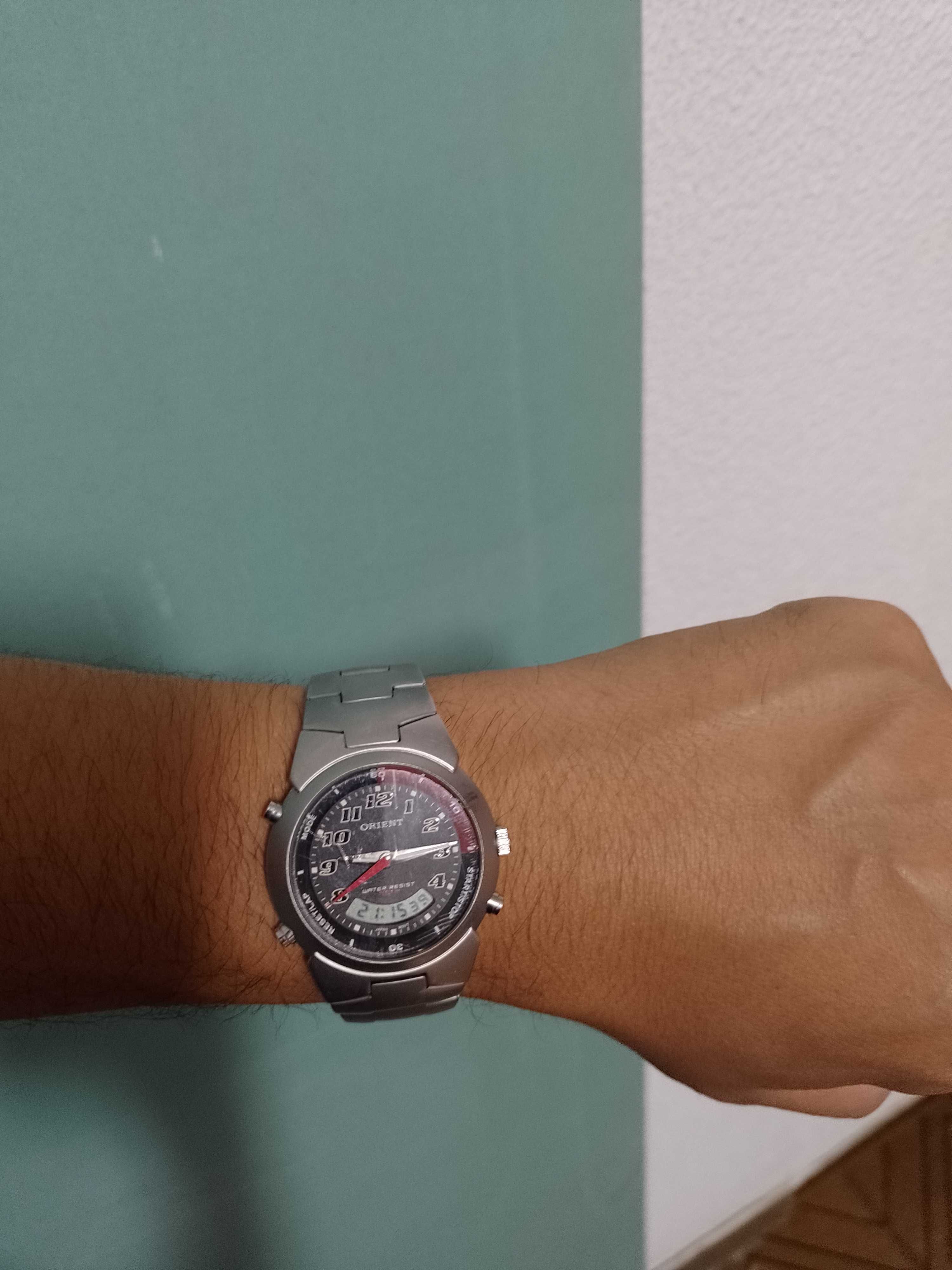 Relógio ORIENT , Water Resistant 100m - Calendário digital.