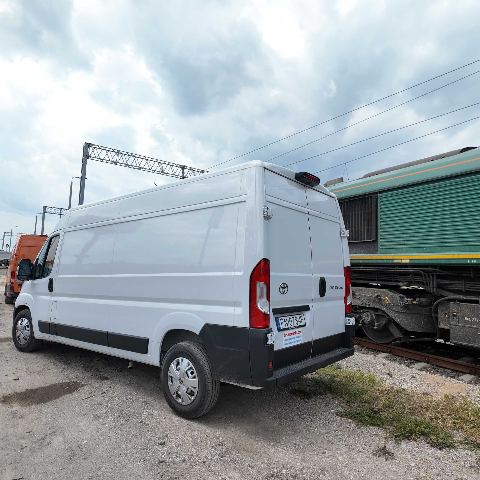 Wynajem wypożyczalnia busa dostawczego nowe i pewne na Europę ducato