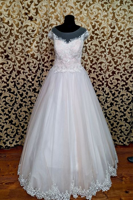 РОЗПРОДАЖ весільних суконь